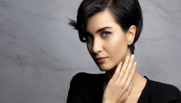 Tuba Büyüküstün'den ses getiren 