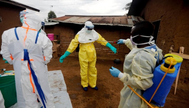 Uganda'da Ebola paniği!