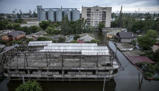 Ukrayna'da dev baraj hasar gördü, onlarca yerleşim yeri sular altında