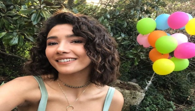 Aybüke Pusat'ın sevgilisiyle tatil pozları!