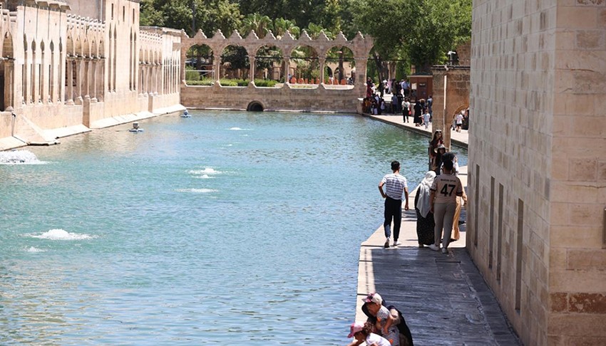 Şanlıurfa kavruluyor: Termometreler 47 dereceyi gösterdi!