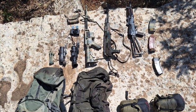 Mağarada silah ve mühimmat ele geçirildi