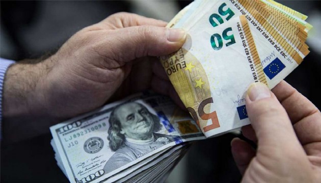 Dolar ve Euro yönünü yukarı çevirdi