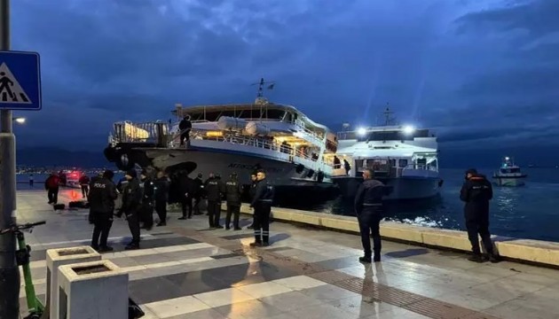 İzmir'de korku dolu anlar: Kaptan rahatsızlandı, vapur karaya çarptı!