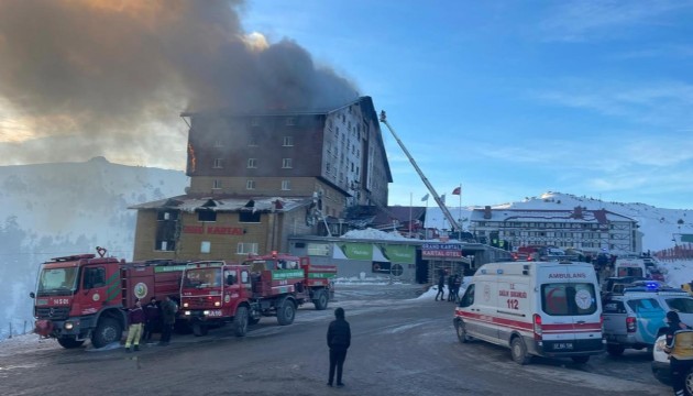 Otel yangınında yaralananların yakınları ALO 184'ten bilgi alabilecek