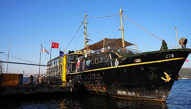 İstanbul'da tur teknesinde yangın