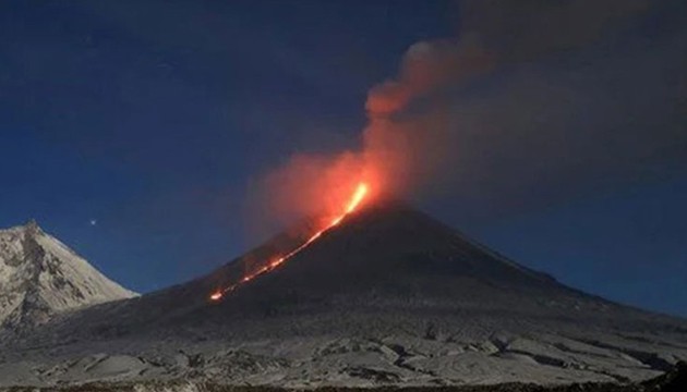 Şinmoe Yanardağı faaliyete geçti