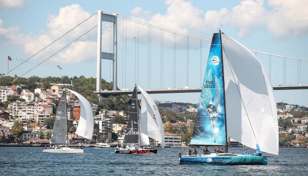 İstanbul Boğazı’nda gemi trafiğine yat yarışı düzenlemesi