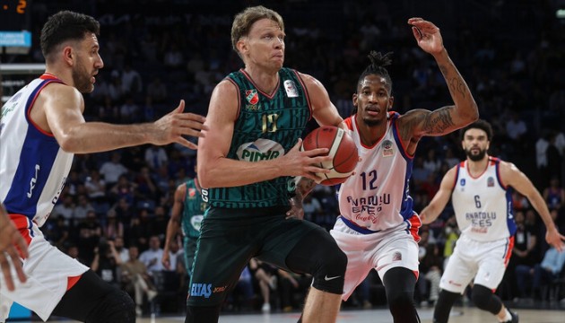 Anadolu Efes final serisinde 1-0 öne geçti