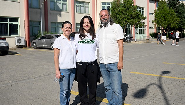 YKS'ye anne ve babasıyla girdi!