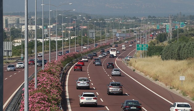 Bayramda otoyollar doldu taştı: İşte rakamlar...