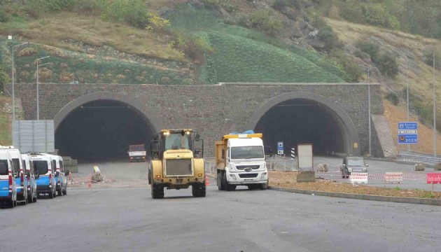 Çukurçayır 1 Tüneli Cumhuriyetin 100. yılında trafiğe açılarak hizmete girecek.