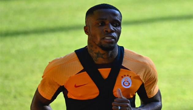 Galatasaray'ın yeni Aslan'ları Zaha ve Bakambu ilk idmanına çıktı