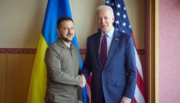 Biden, Zelenskiy ile bir araya geldi