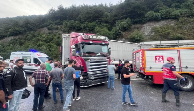 Sakarya'da zincirleme trafik kazası: 1 ölü, 6 yaralı