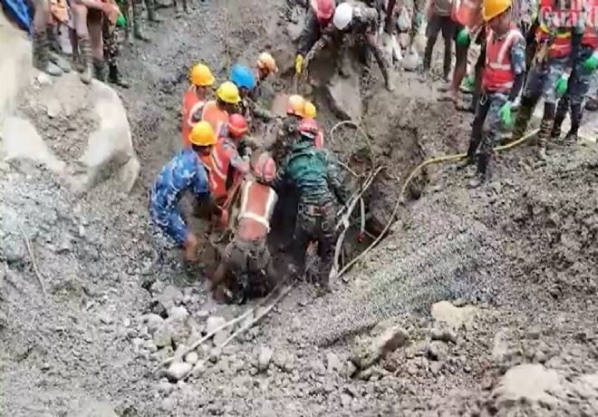 Nepal’de 9 gün tünelde mahsur kalan işçiler kurtarıldı